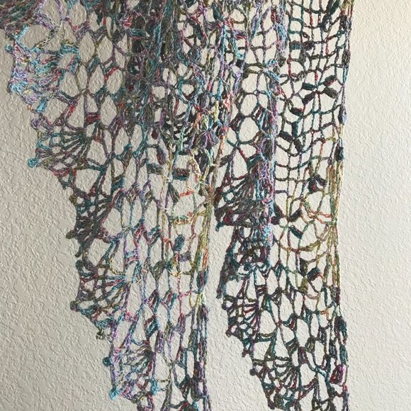 NEW Handmade English Ivy Lace Shawl, Triangular (95"L & 45"D) - Picture 9 of 14